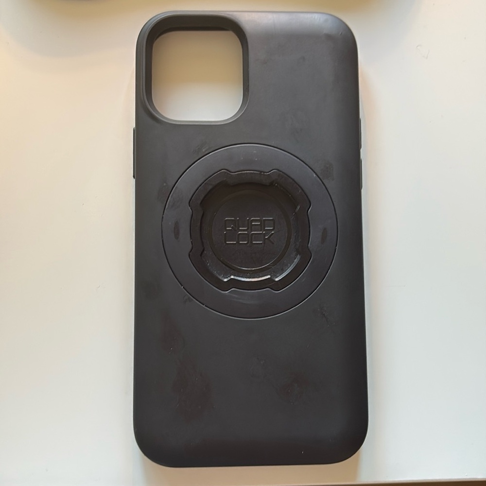 iPhone 12 magnet Quad Lock - like new!